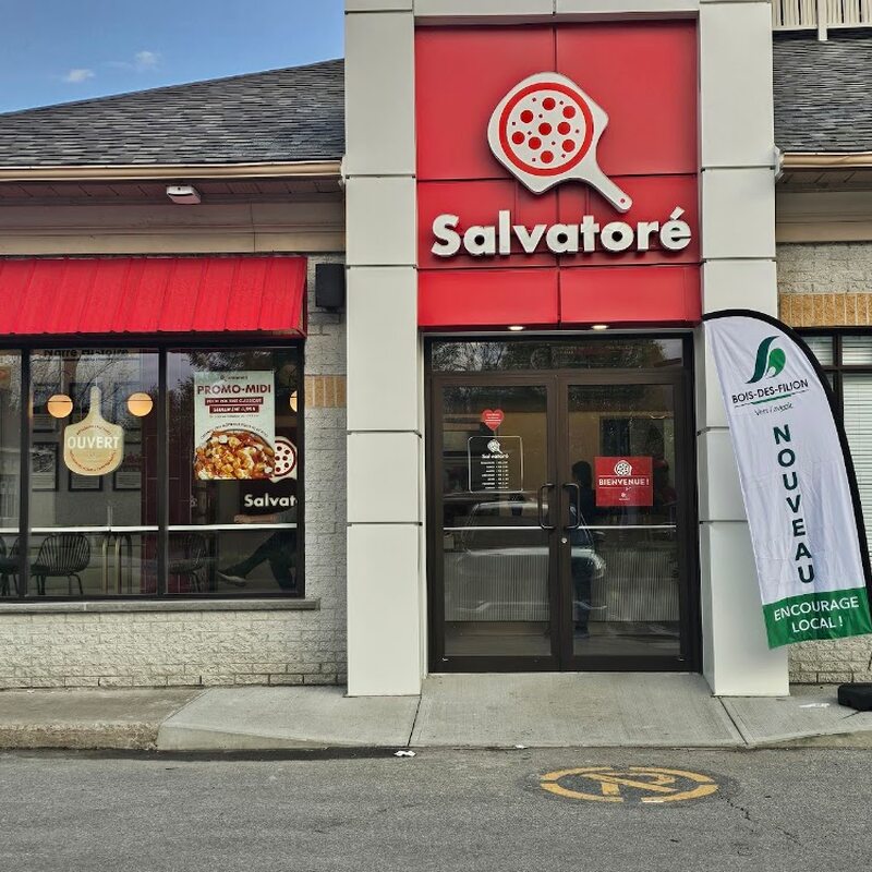 Pizza Salvator&eacute; - Poutine in Montreal