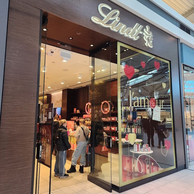 Boutique Lindt - Restaurants in Montreal