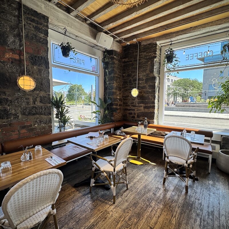 Pigeon Caf&eacute; & Bar