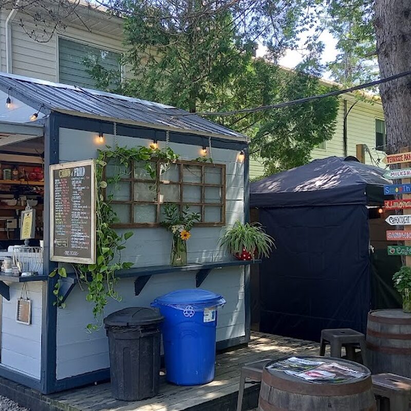 La P'tite Guinguette Café - Restaurants Cafés, Pizza de Montréal