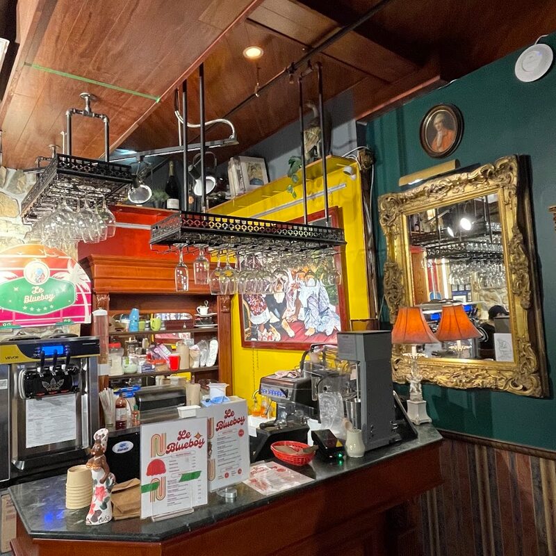 Le Blueboy: Artisan Glacier - Takeout Available Restaurants in Griffintown