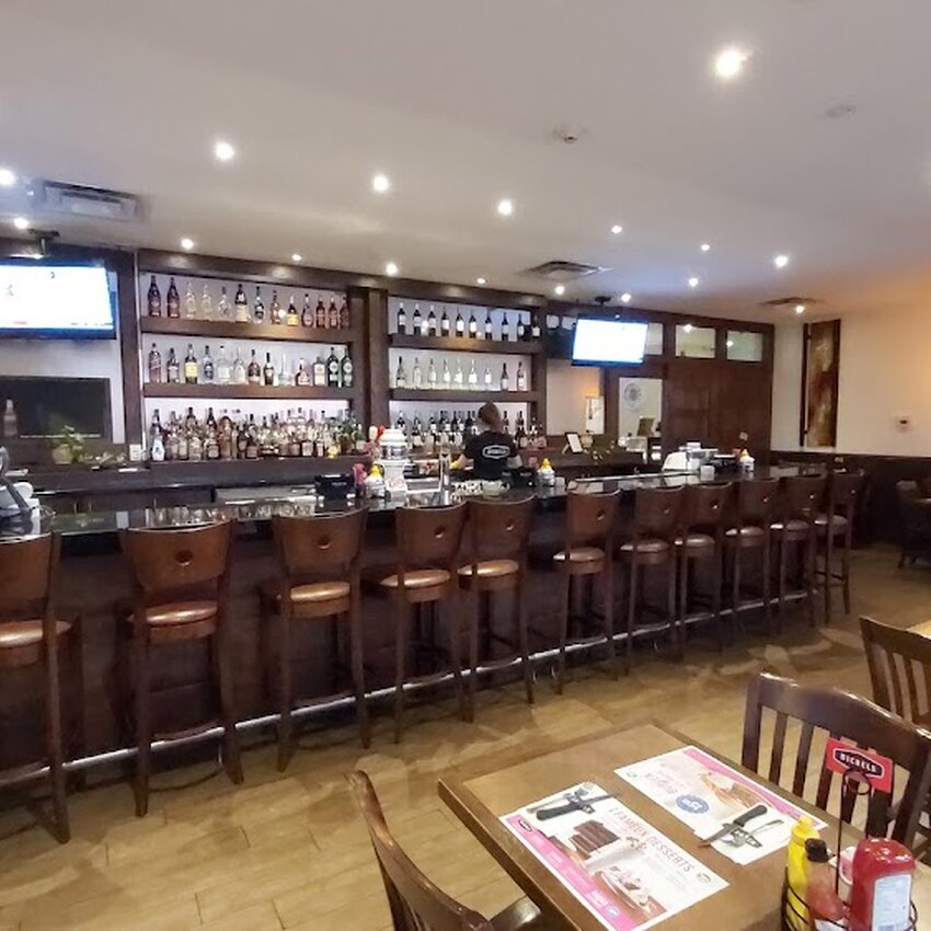 Nickels Deli & Bar - Restaurants Livraison pr&egrave;s de: J7Y4E5