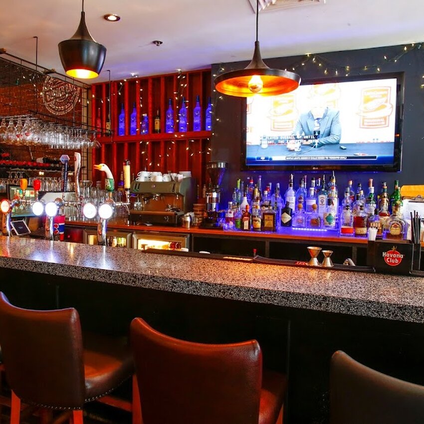 Burger Bar Crescent - American Restaurants Near: H3A1E9