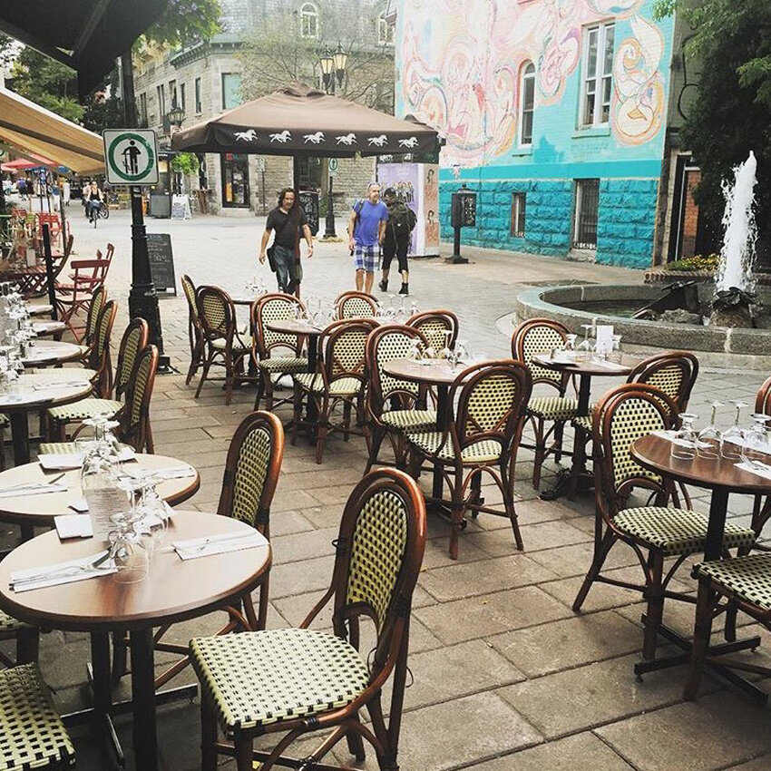 Le Square - Restaurants Raclettes, Fran&ccedil;ais pr&egrave;s de: H2V4E4