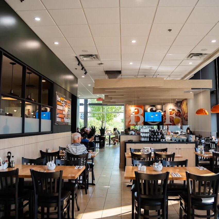 Ben & Florentine - Parking Available Restaurants in Boucherville
