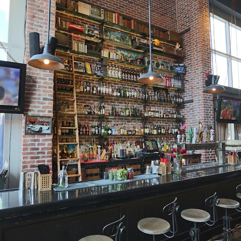 La Belle & La Boeuf - Burger Bar - Poutine, Chicken Wings Restaurants in Laval