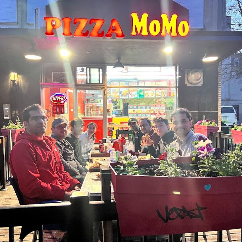 Pizza Momo - Tea, Poutine Restaurants Near: H2V4E4