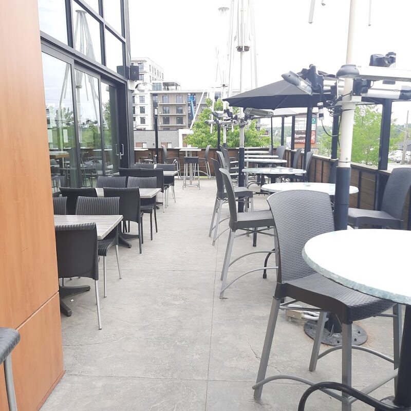 Resto Bar Le Dauphin - Restaurants de Montréal