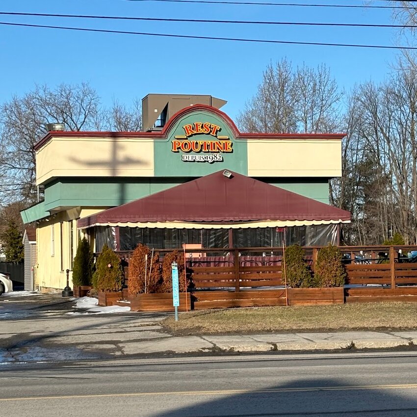 Rest-Poutine - Takeout Available Restaurants in Blainville
