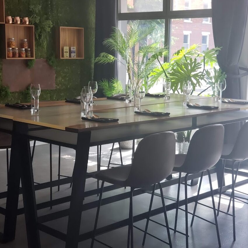 Garcons Poel&eacute;s - Montreal Good For Groups Open 24 Hours Restaurants