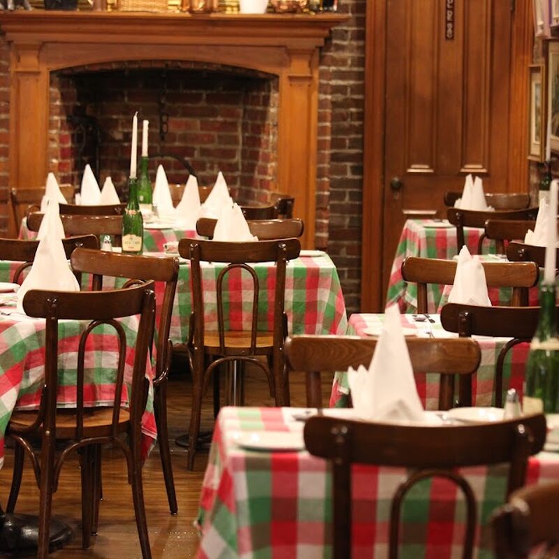 Café De Paris - Grill, Italian, Pizza, Salads, Pasta Restaurants in Quebec