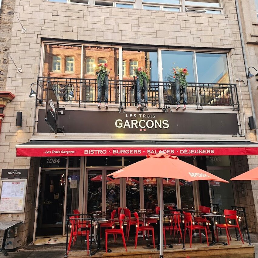 Les Trois Gar&ccedil;ons - Fried Chicken, Poutine Restaurants in Quebec