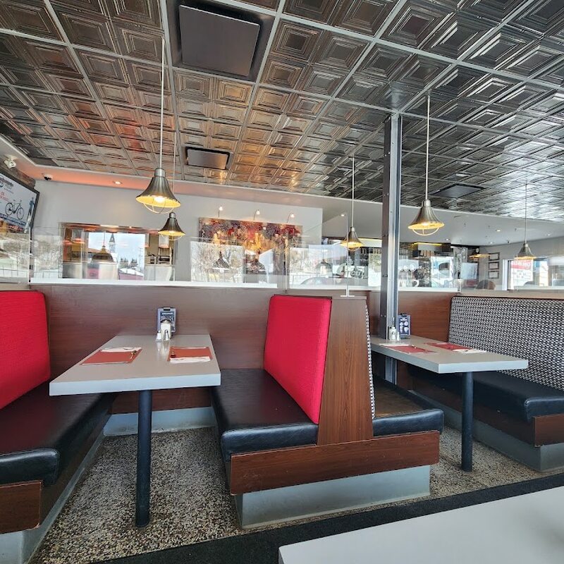 Pizz&eacute;ria Circuit - Restaurants Barbecue-BBQs, Grillades, Burgers, R&ocirc;tisseries, Salades de Qu&eacute;bec