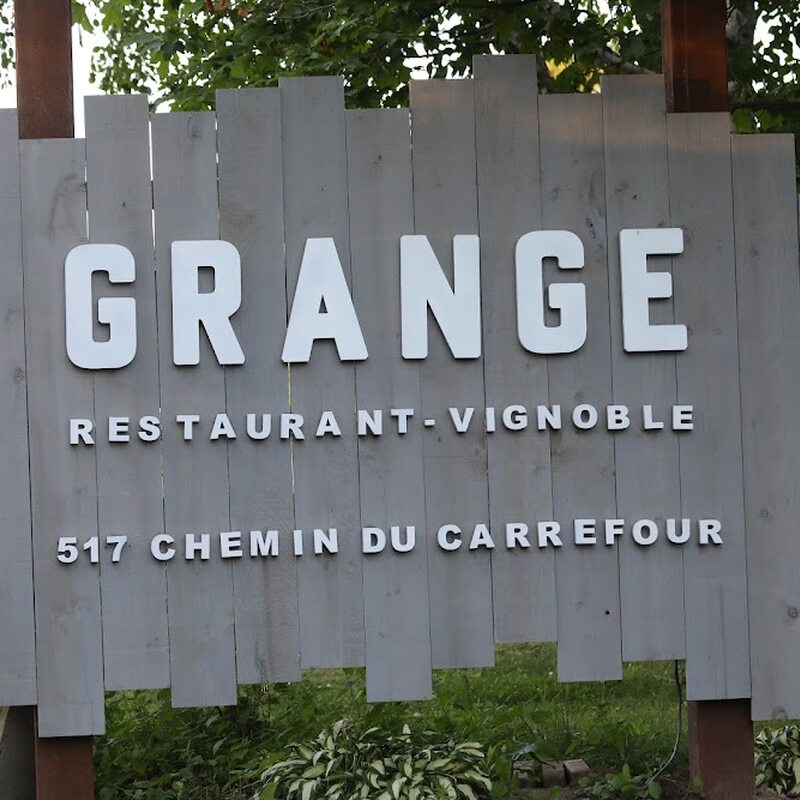 GRANGE Restaurant et Vignoble - Parking Available Restaurants in Quebec