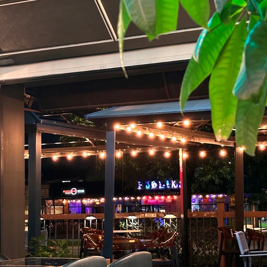 Salon de th&eacute; Jumeirah -  Restaurants Near: H7X3S5