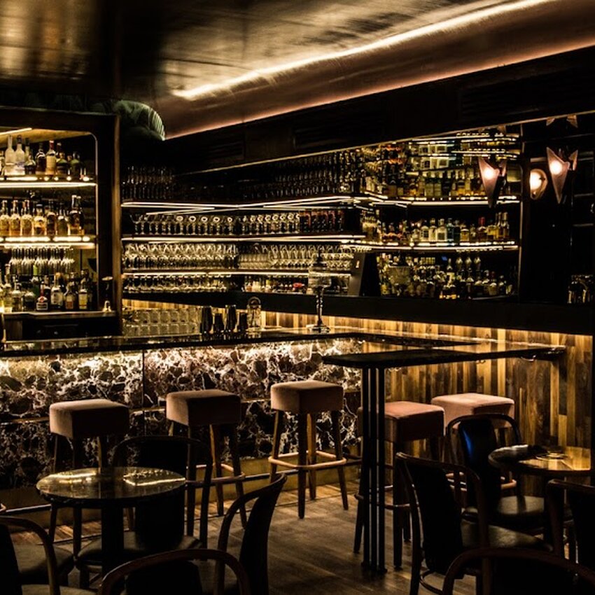 Le Rouge Gorge - Restaurants Bars &agrave; Vin pr&egrave;s de: H2V4E7