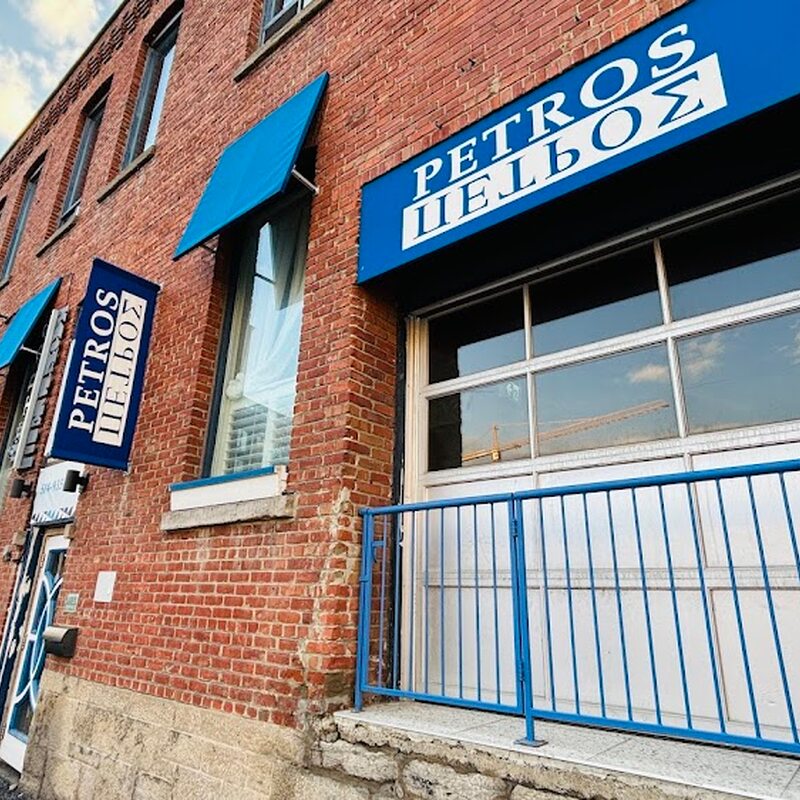 Petros Taverne Grecque - Mediterranean Restaurants in Montreal