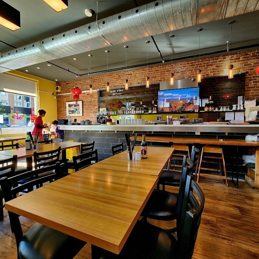 Harbin Dumplings - Chinese, Bubble Tea, Poutine Restaurants Near: H2V4E4