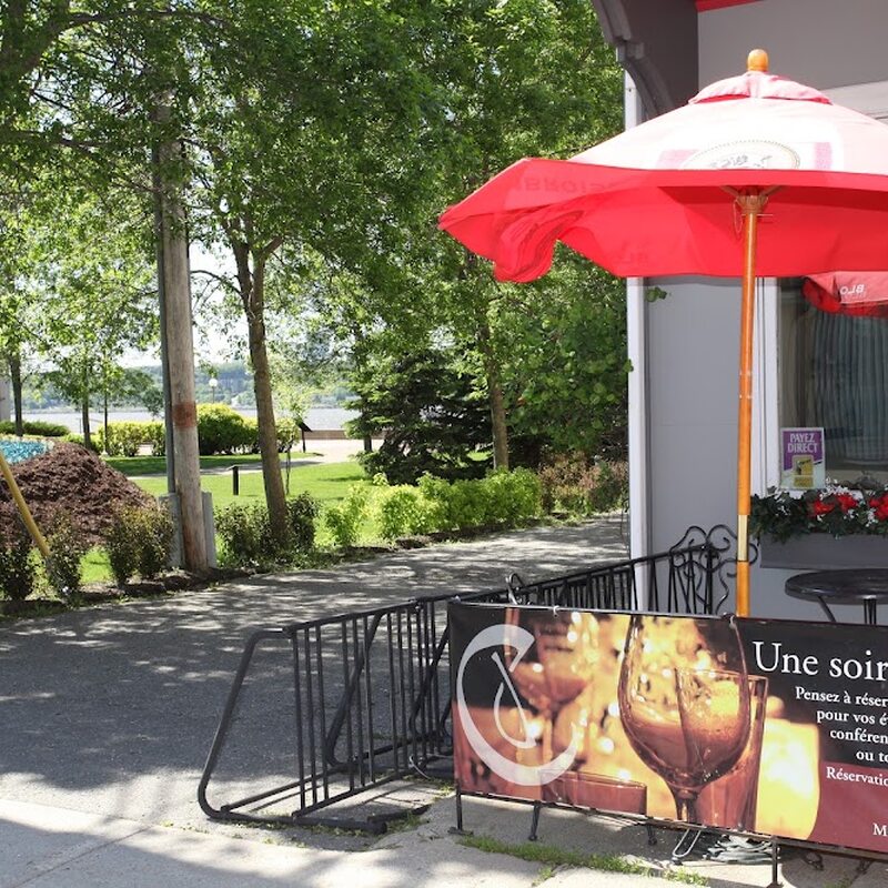 Café du Marché - BBQ, Grill, Burgers, Rotisseries, Salads Restaurants in Quebec