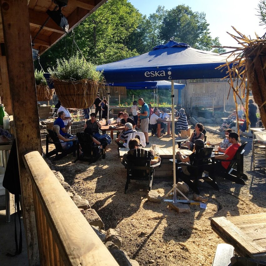 Cabane &agrave; sucre Au Pied de Cochon - Restaurants pr&egrave;s de: J7N2C1