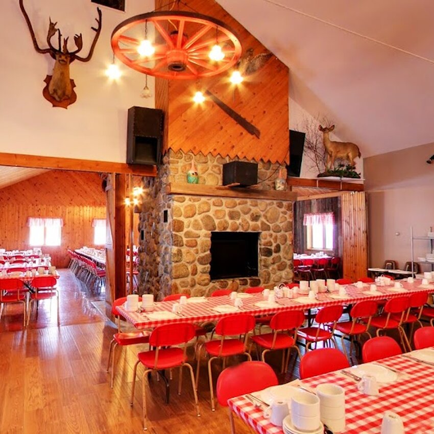 Erabli&egrave;re Au Toit Rouge - Mont-Saint-Gr&eacute;goire Reception Services / Private Events Restaurants