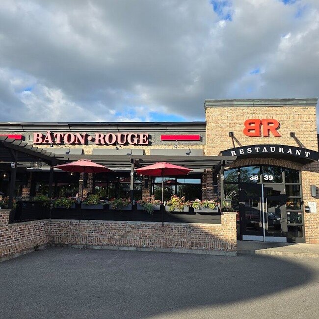 B&acirc;ton Rouge Grillhouse & Bar - BBQ, Poutine, Bagels Restaurants in Dollard-des-Ormeaux
