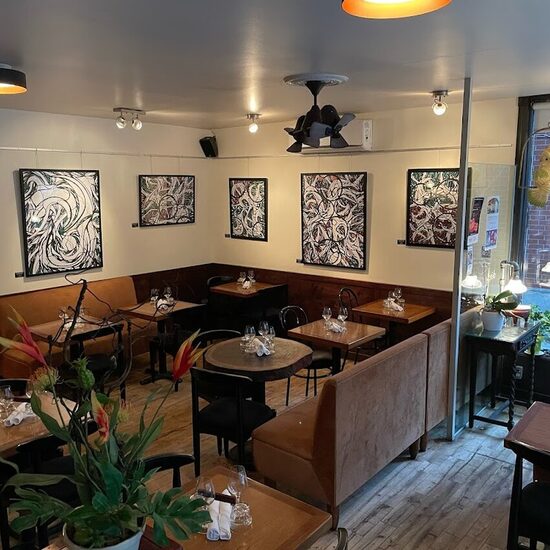 Bistro Le D&eacute;tour - Restaurants in Montreal