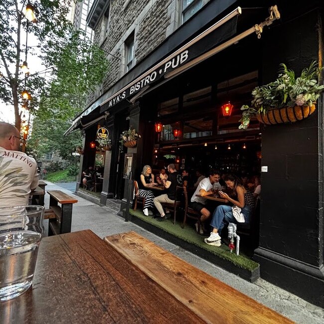 Nyks Bistro Pub - Restaurants près de: H2Z1A2