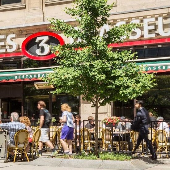 3 Brasseurs - Restaurants Downtown, Chinatown
