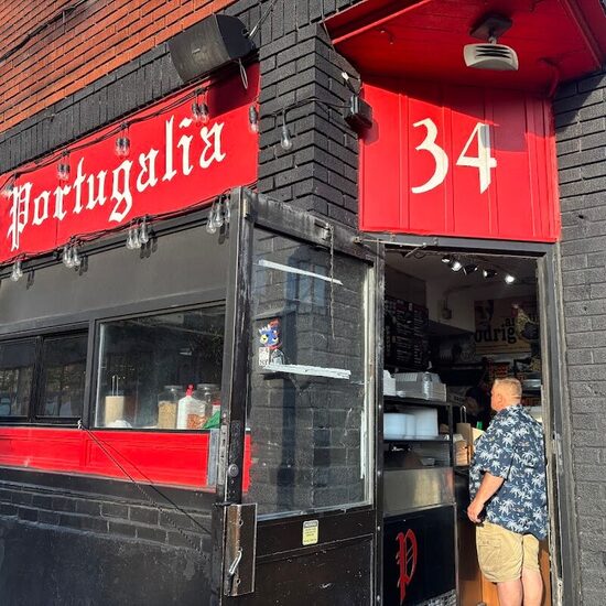 Rotisserie Portugalia - Restaurants in Montreal