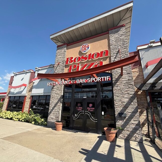 Boston Pizza - Restaurants près de: J4Y1A3