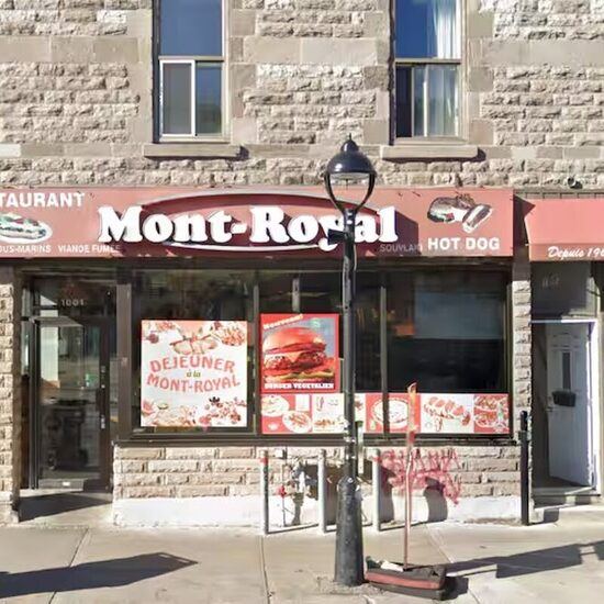 Mont Royal Hot Dog - Poutine, BBQ Restaurants in Montreal