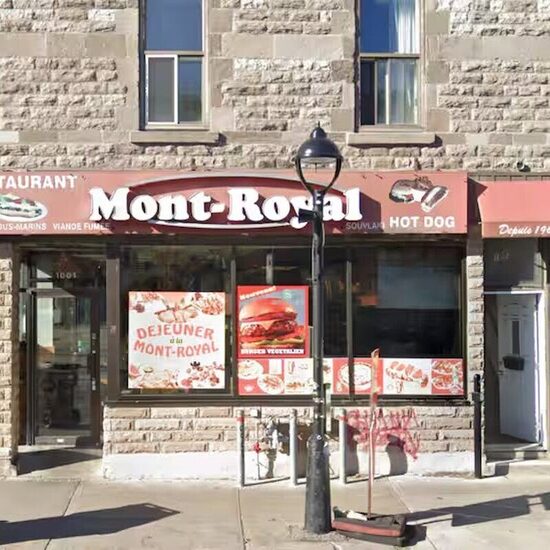 Mont Royal Hot Dog - Restaurants in Montreal