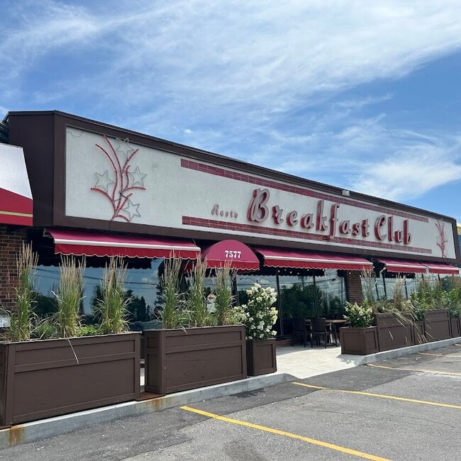 Le Breakfast Club & Moulerie - Bistros in Montreal