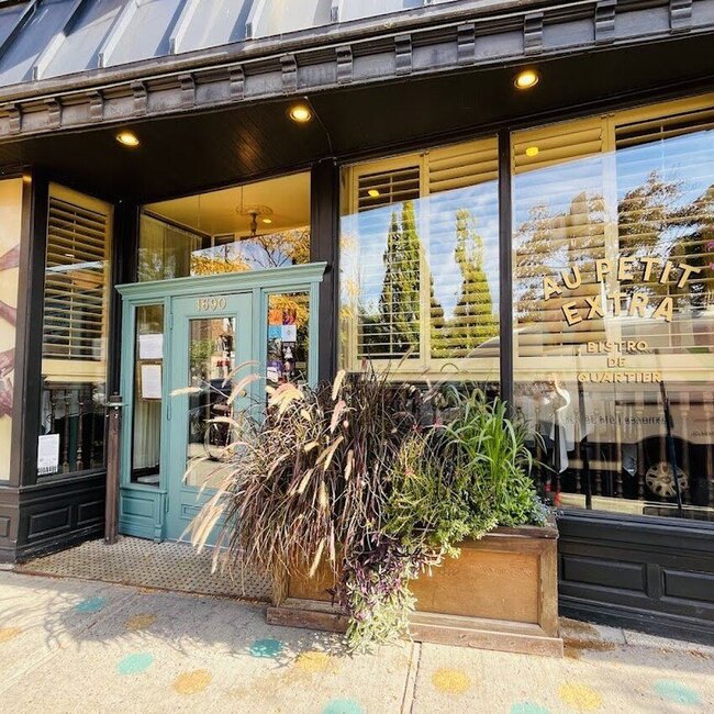 Au Petit Extra - Restaurants pr&egrave;s de: H1W1S3