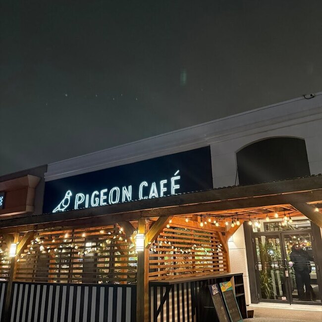 Pigeon Caf&eacute; & Bar - Restaurants pr&egrave;s de: H4P2L9
