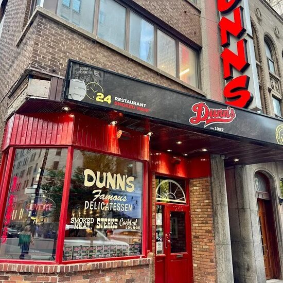 Dunn's Famous - Restaurants de Montréal