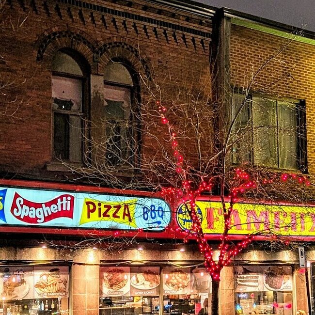 Fameux Viande Fumée Et Charcuterie - Fried Chicken, Poutine, Comfort Food Restaurants Near: H2V4E7