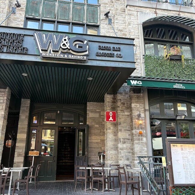 Wienstein & Gavino's - Restaurants P&acirc;tes, Barbecue-BBQs pr&egrave;s de: H4E1A2