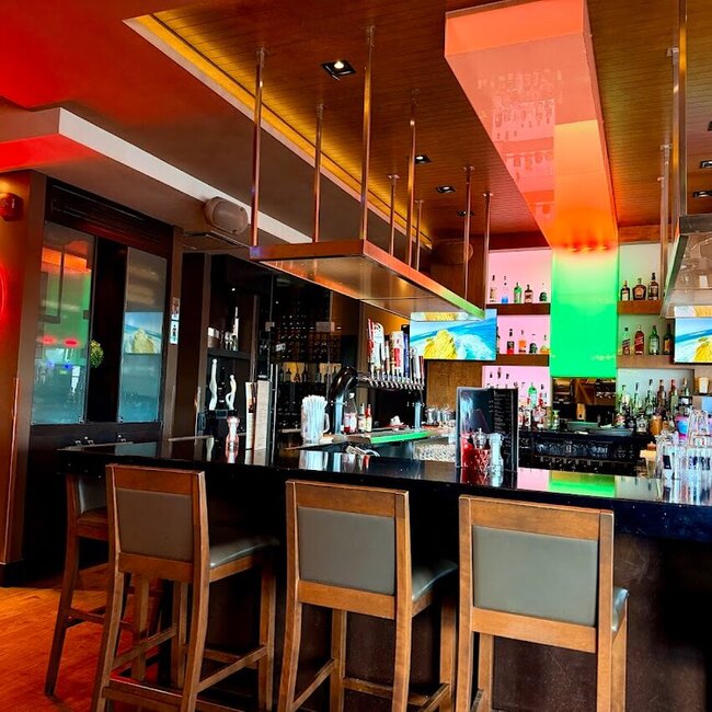 R&ocirc;tisserie St-Hubert -  Restaurants Near: G8Y4Z3