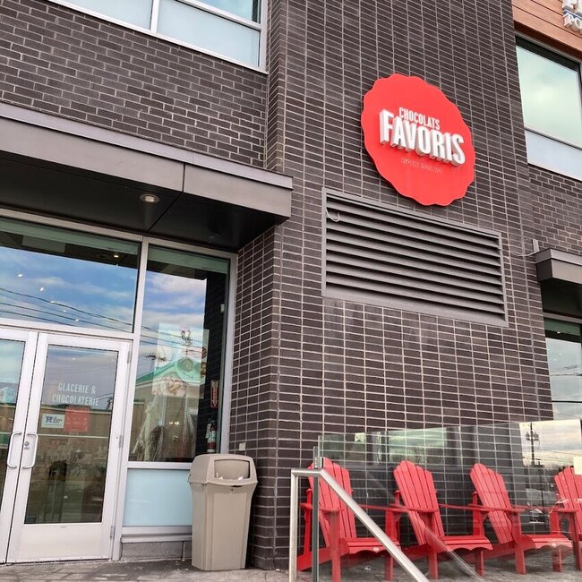 Chocolats Favoris - Bubble Tea, Poutine, Ice Cream Restaurants Near: J2G4E8