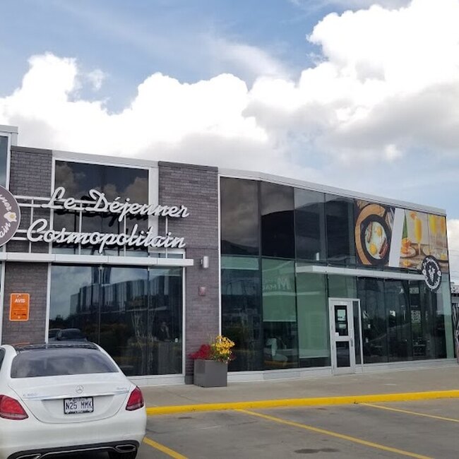 Le D&eacute;jeuner Cosmopolitain Restaurant