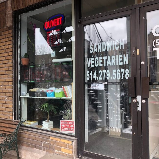 Petit March&eacute; V&eacute;g&eacute; - Restaurants &agrave; Montr&eacute;al