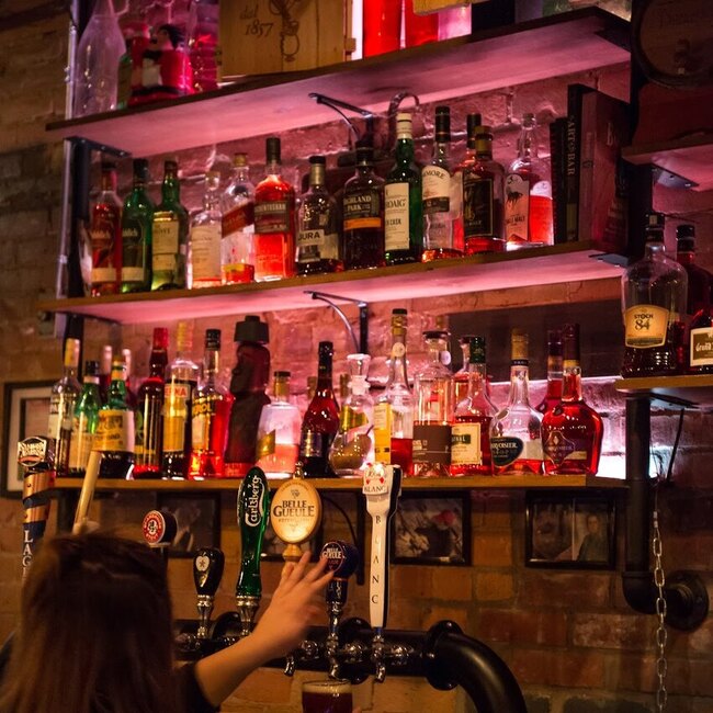 Le Dorchester - Restaurants Near: J3B2K4