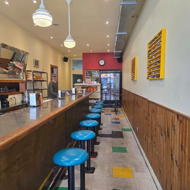 Banh Mi Banh Yiu - Restaurants in Mile-End