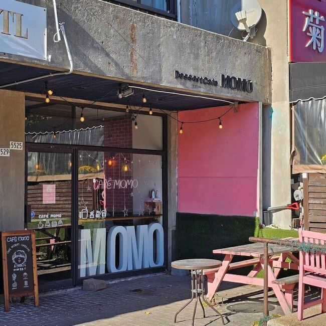 Dessert Caf&eacute; Momo - Monkland Village Open Sunday Restaurants