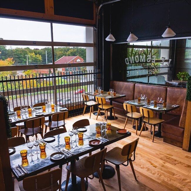 Le Esmond - Restaurants pr&egrave;s de: J2G7X1