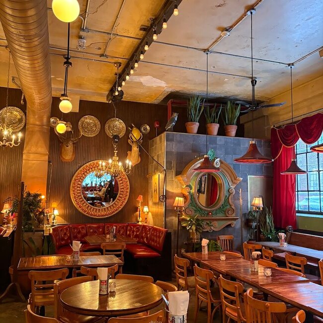 Le Darling -  Restaurants Near: H2J3G5