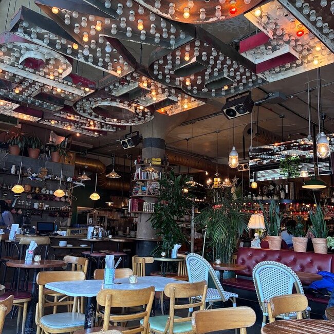 Le Darling Montreal Restaurant: Menu, Reviews & Reserve (2026)