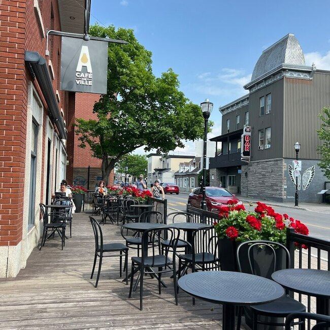 Les Allum&eacute;es - Sainte-Th&eacute;r&egrave;se Open Now Restaurants